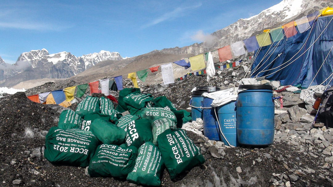 mount everest base camp garbage