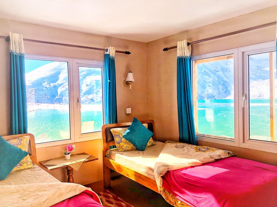 A room with twin beds in Gokyo Thanka Inn Lodge.