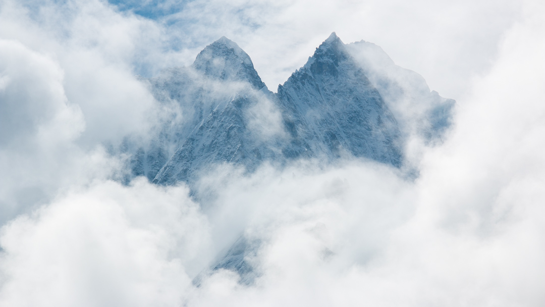 Thamserku behind clouds