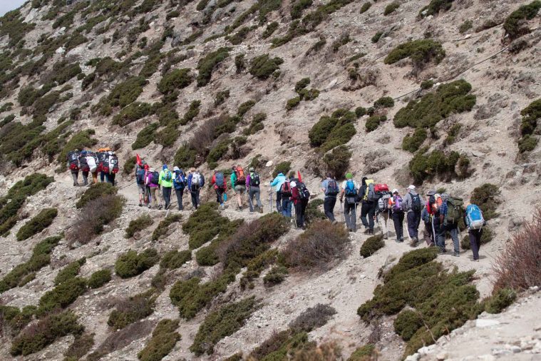 trekking trail to Lobuche